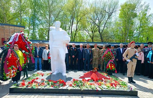 Под мирным небом Победы