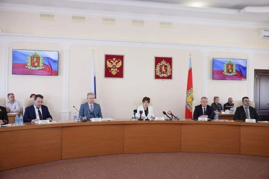 На заседании Законодательного Собрания рассмотрен блок социально значимых вопросов